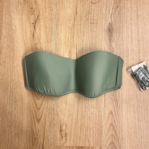 Body Glove Other - Body Glove Woman’s Standard Smoothies Bandeau Size Large